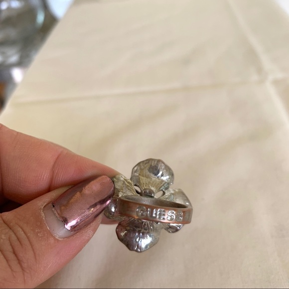 Guess pansy ring - Picture 3 of 3